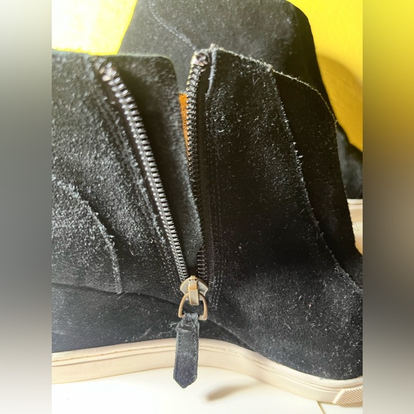 Linea Paola Black Suede Wedges w/ Zipper !! - Picture 9 of 10